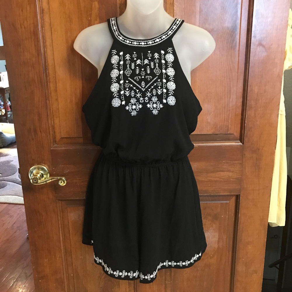 🎉🎉 3 for $20 🎉🎉 Three pink hearts  Women’s  sleeveless Romper. Size small.